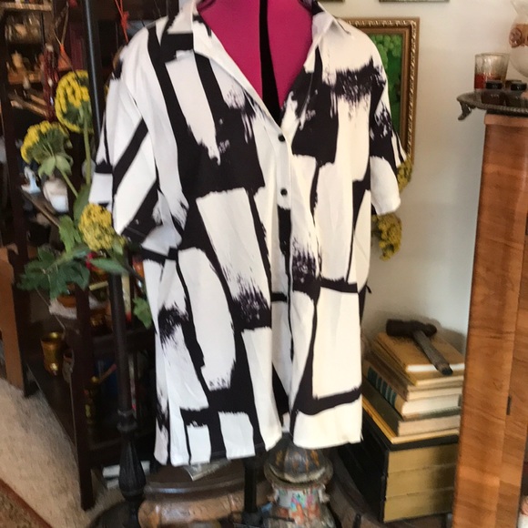 Tops - Shein  black and white button up blouse Hi lo 2x